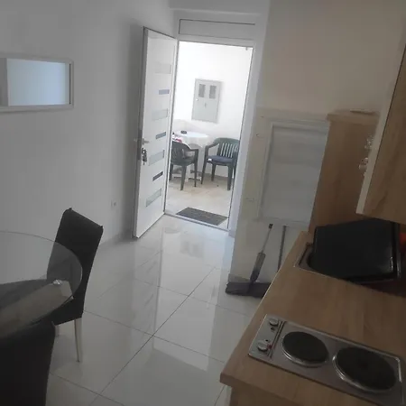 Silver Shade Apartment *