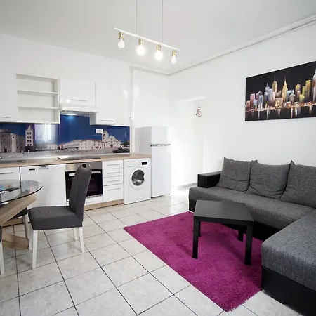 Silver Shade Apartment *