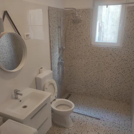 Silver Shade Apartment *